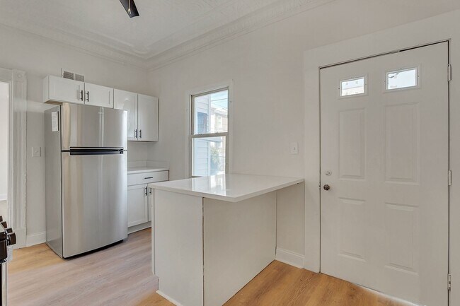 Building Photo - Updated 2 Bed, 1.5 Bath Home in Bloomfield...