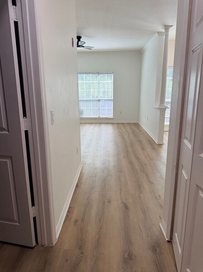 Building Photo - 7800 Point Meadows Dr