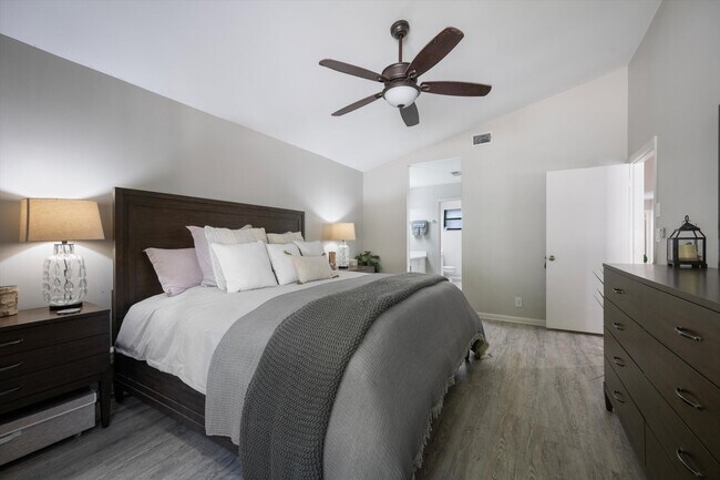 Building Photo - 2482 Bedford Mews Dr