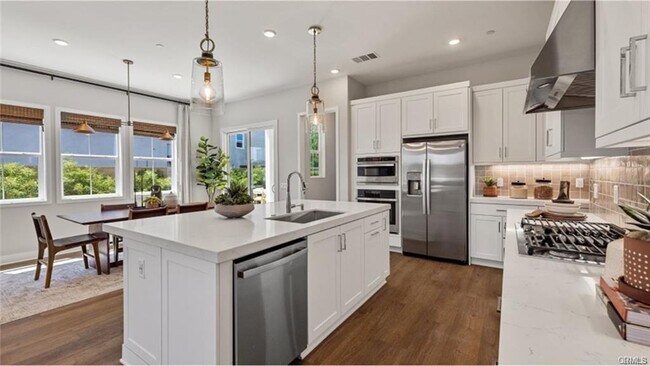 Building Photo - 285 Shoveler