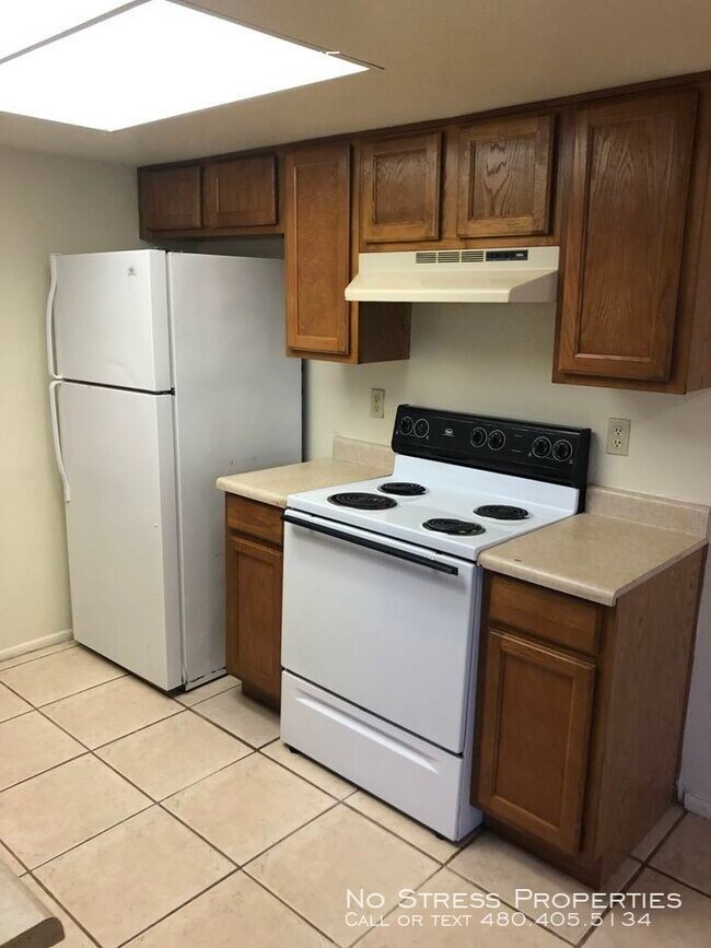 Building Photo - 2 Bed Town Home off 40th St and Broadway!