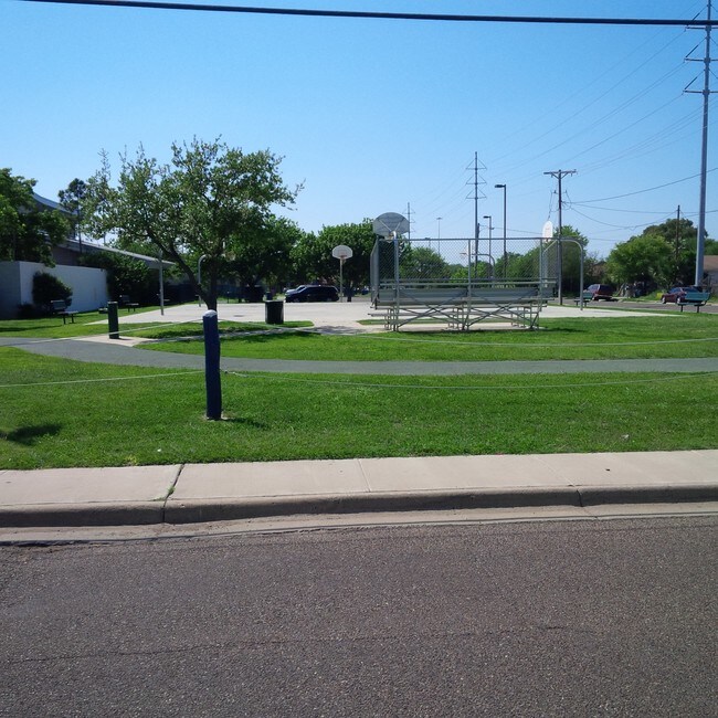 Building Photo - Plum Apartments