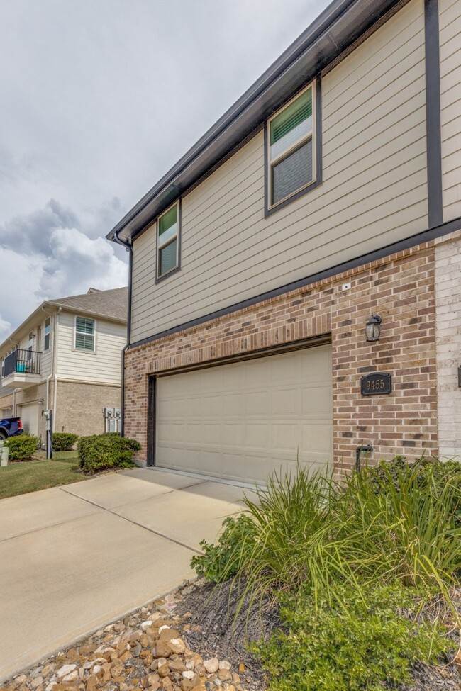 Building Photo - 9455 Towne Lake Pkwy