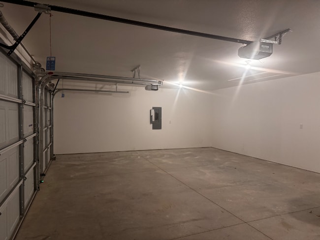 Building Photo - 935 N Labrador Ave