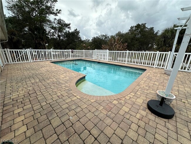 Building Photo - 6840 Cadet Ave