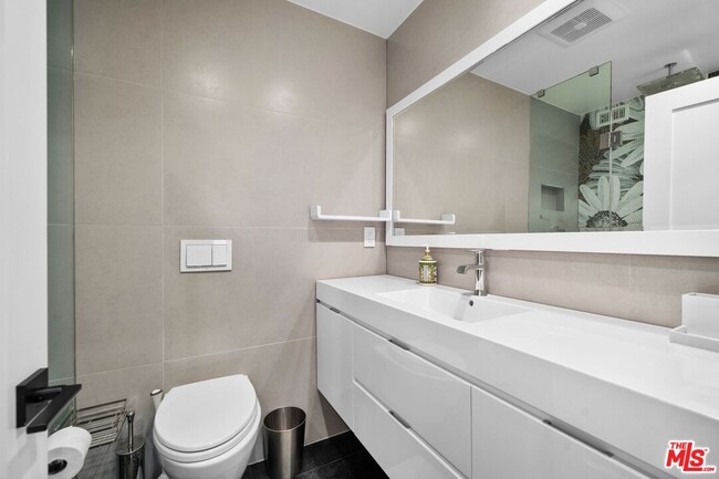 Building Photo - 411 Grand Blvd