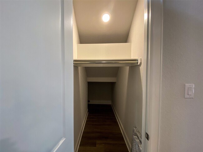Building Photo - 10011 Serenity Grv Dr