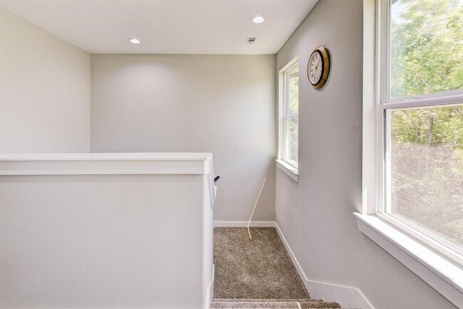 Building Photo - 8404 Tate St