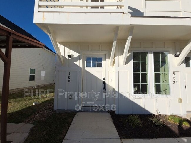 Building Photo - 2002 W 2nd St