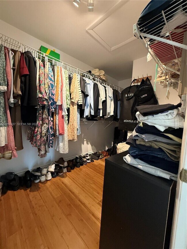 Building Photo - 1070 Capistrano