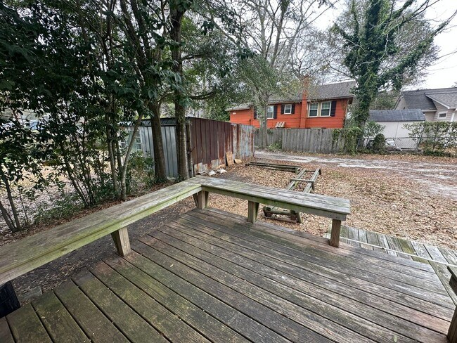 Building Photo - Charming 1 Bedroom, 1 Bath Furnished Home Available for Rent with Flexible Lease Terms