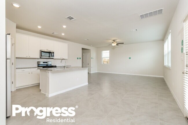 Building Photo - 200 Wild Spur Ln