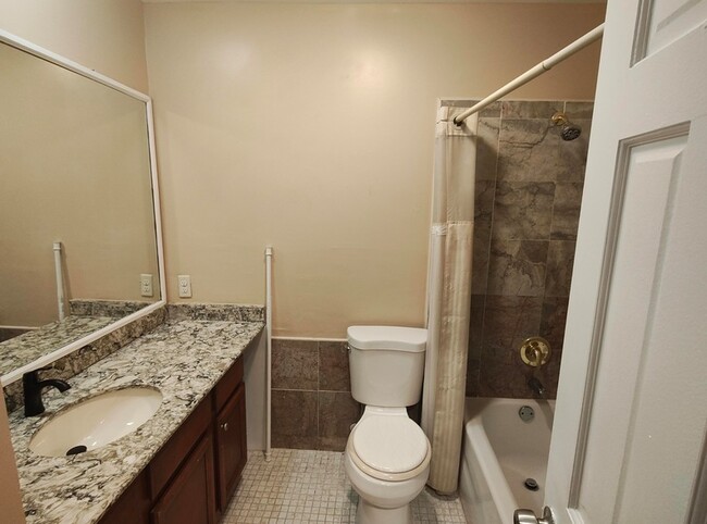 Building Photo - 253 SE Verada Ave