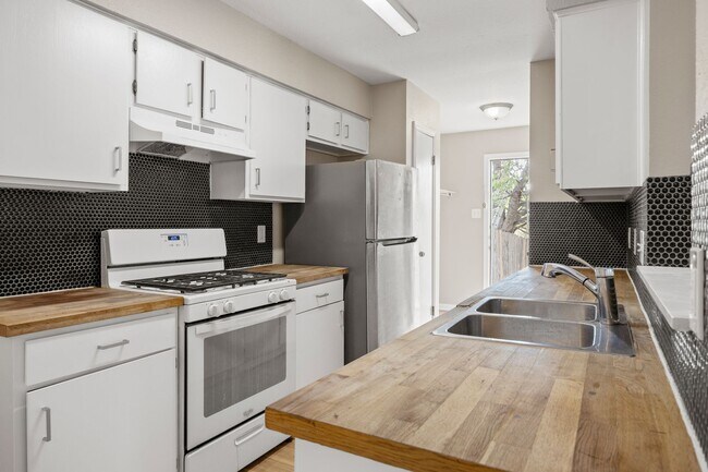 Building Photo - Charming 3-Bedroom Home in North Austin!