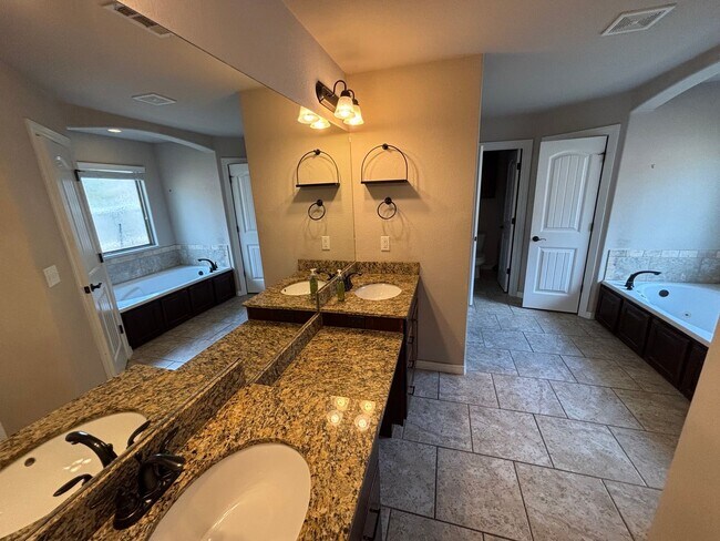 Building Photo - Available Now! Beautiful 3-Bedroom, 2-Bath...