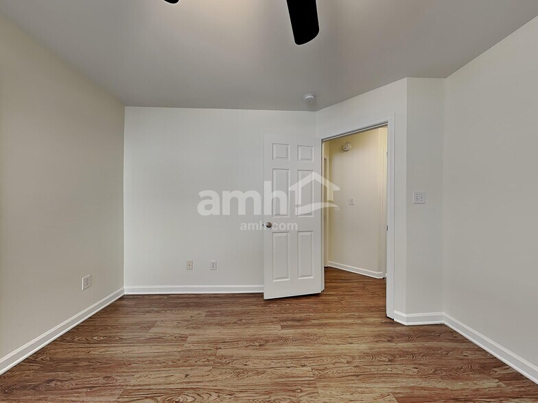 Building Photo - 3700 Cashew Dr