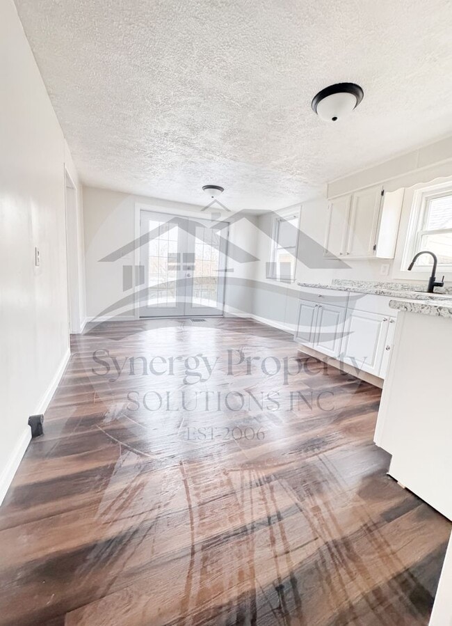 Building Photo - Madison Home