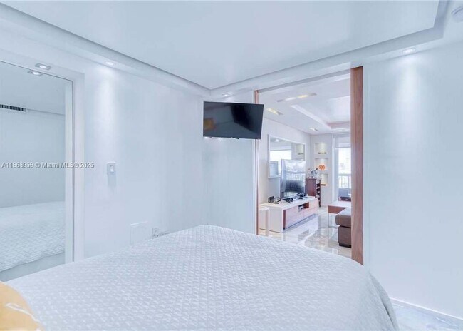 Building Photo - 401 Ocean Dr