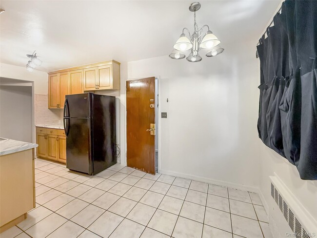 Building Photo - 1043 E 57th St