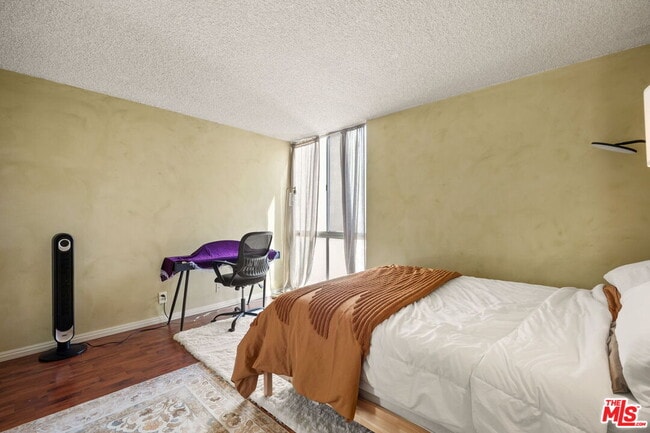 Building Photo - 5625 Windsor Way