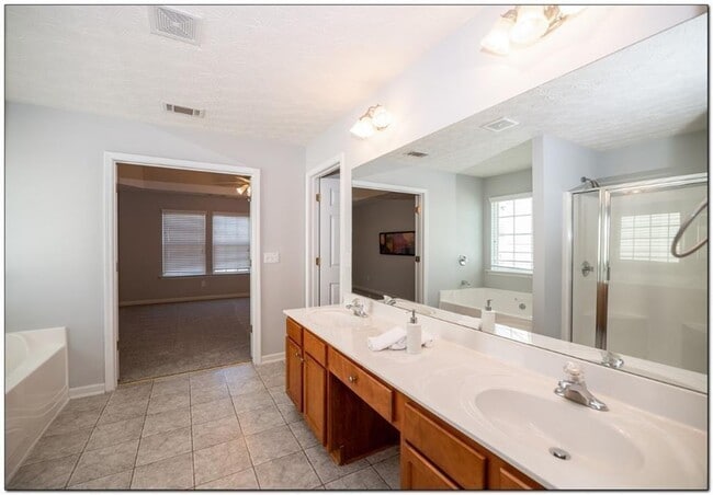 Building Photo - 3832 Roxberry Hill Ln NE