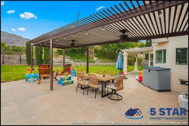 Building Photo - 6052 Bandolero Dr