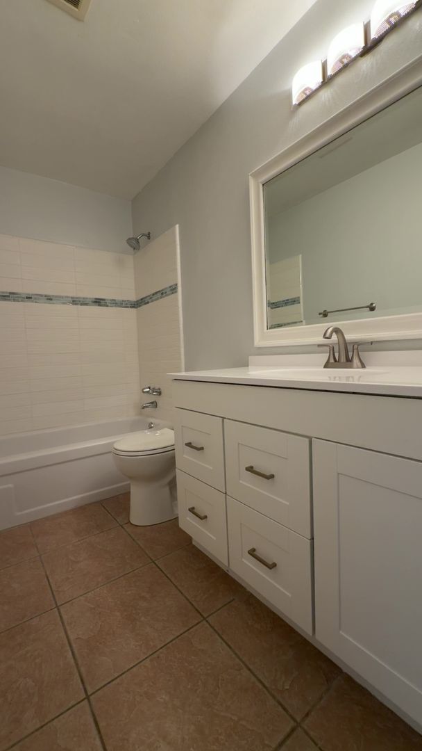 Building Photo - 2632 Story Ave