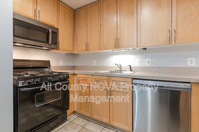 Building Photo - 820 N Pollard St