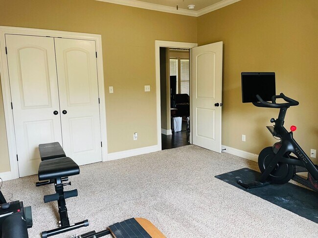 Building Photo - 459 Long Acre Dr