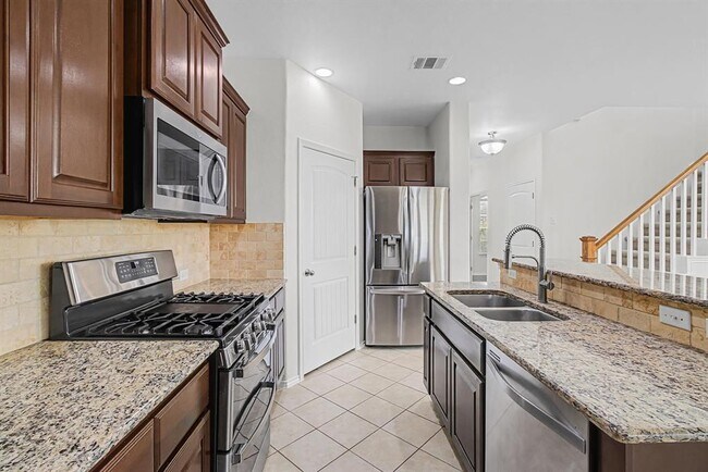 Building Photo - 501 Silver Trail