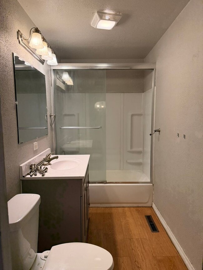 Building Photo - 4BED Near CMU Campus!!!!!!