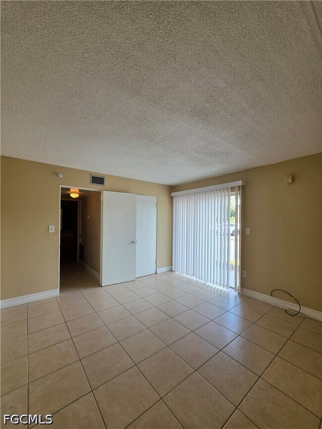 Building Photo - 1830 Maravilla Ave