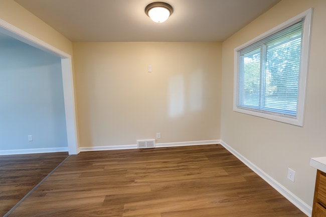 Building Photo - 8414 Dawn Dr