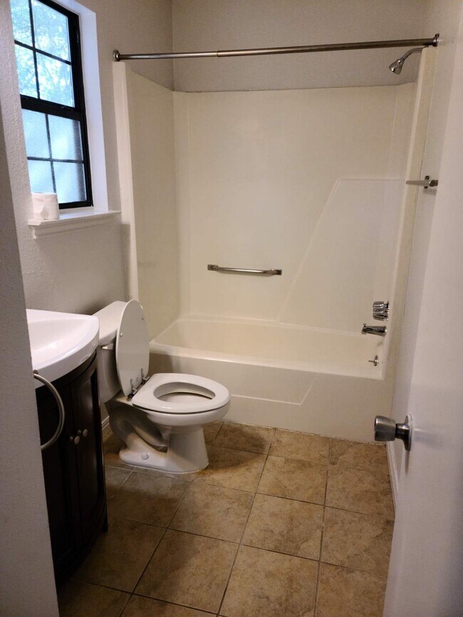 Building Photo - 3321 Thomas Kincheon St