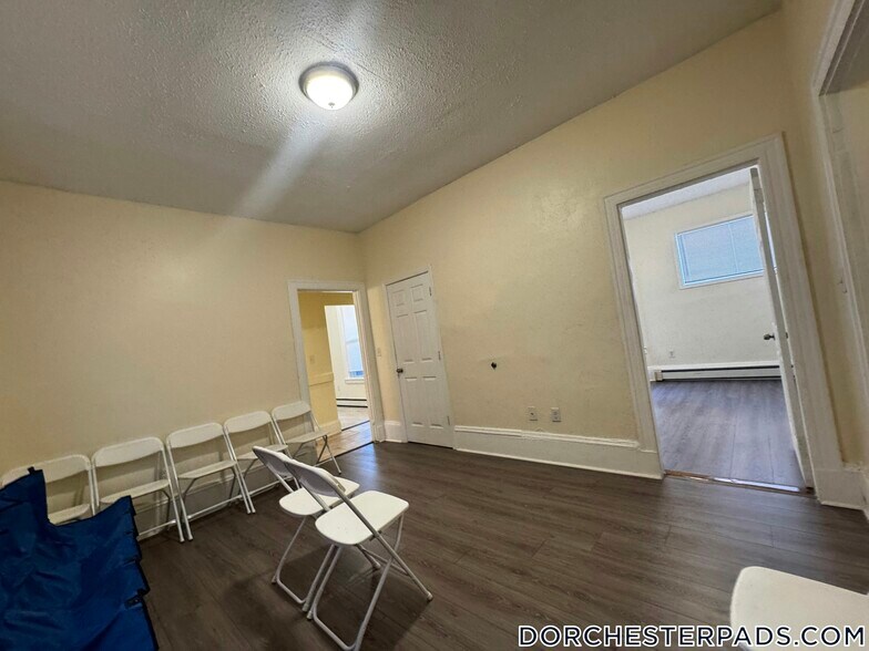 Building Photo - 81 Ruthven St