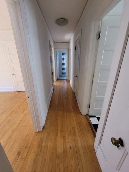 Building Photo - 2541 N Lake Dr