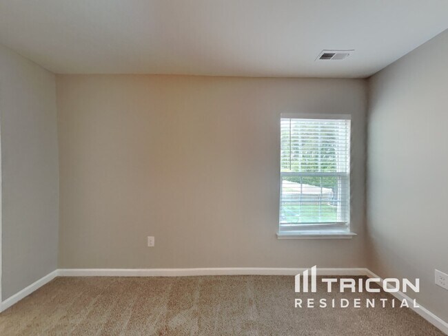 Building Photo - 151 N Great White Way