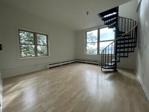 Building Photo - 216 Lake St