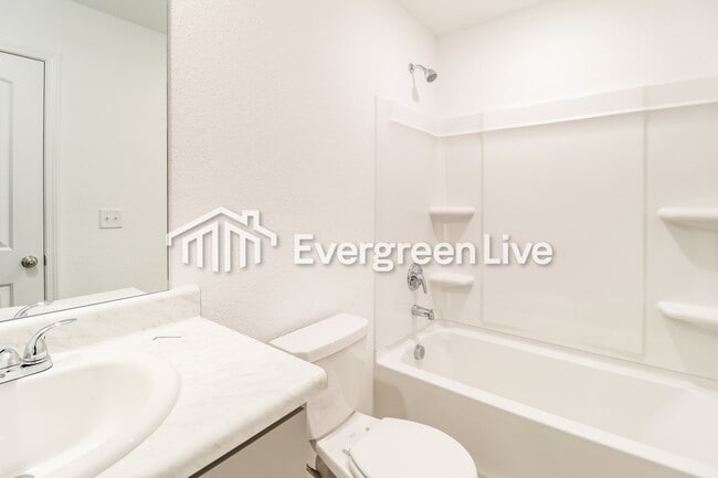 Building Photo - 167 Meadow Dr