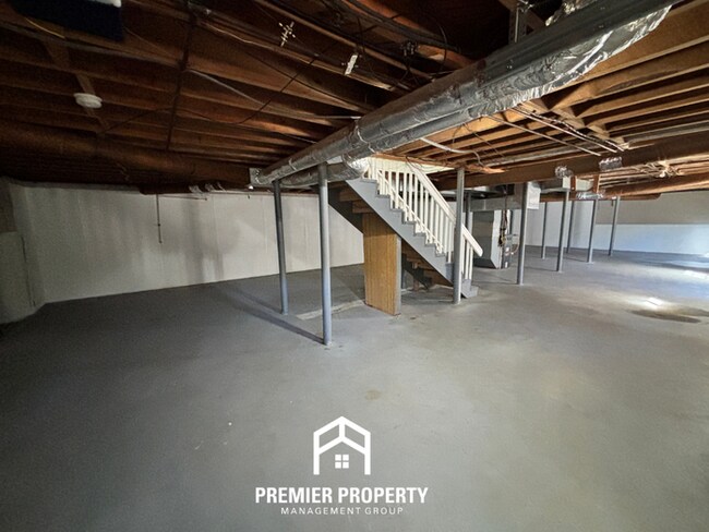 Building Photo - Spacious 3BR Home Near Birmingham w/ Hardwood Floors, Fenced Yard & Garage