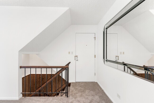 Building Photo - 15128 Quail Hollow Dr