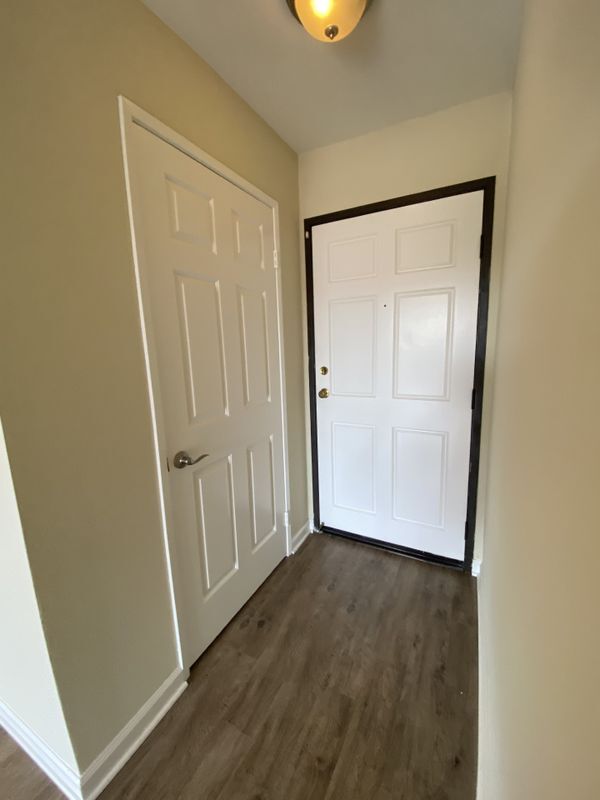 Building Photo - 300 E Tujunga Ave