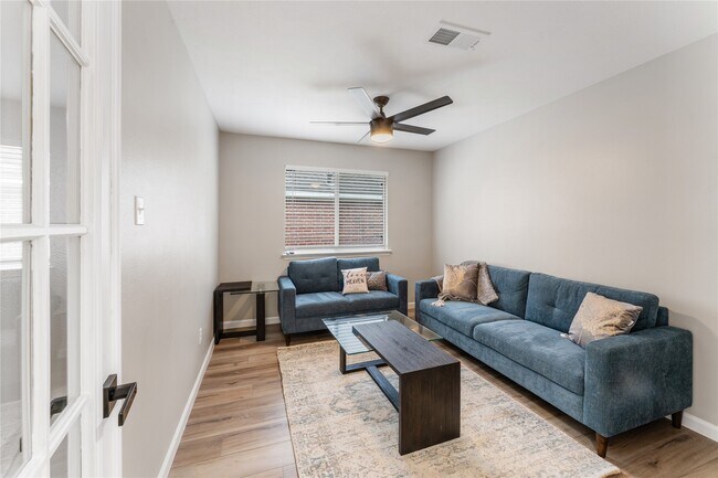 Building Photo - 29 Cypress Bayou Ct