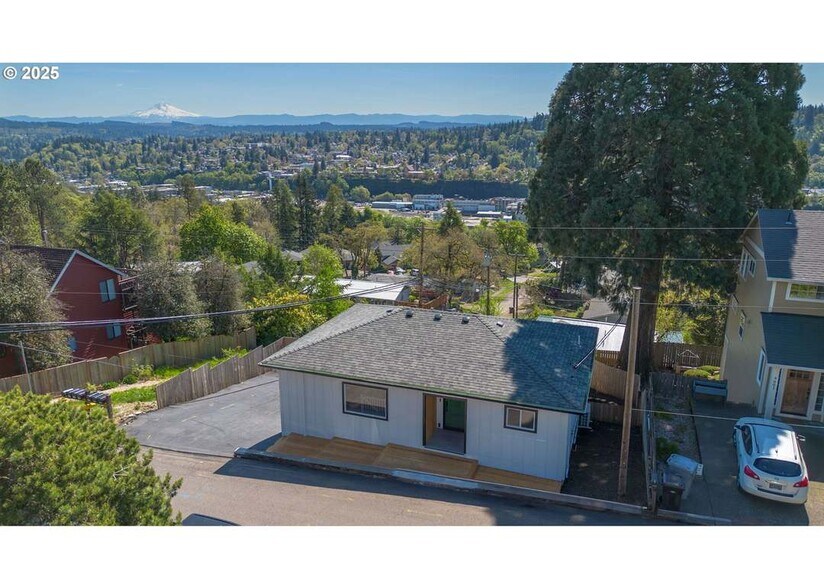 Primary Photo - 4685 Riverview Ave