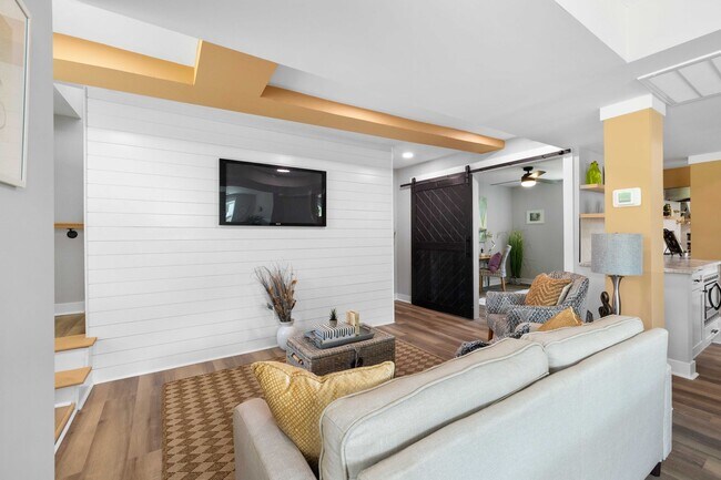 Building Photo - Newly renovated 4 bed 2.5 bath, located in heart of downtown Wilmington