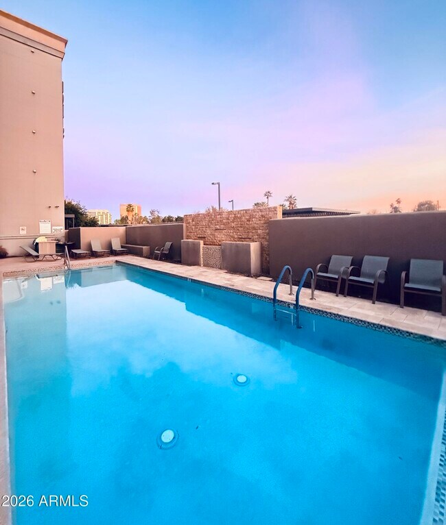 Building Photo - 535 W Thomas Rd