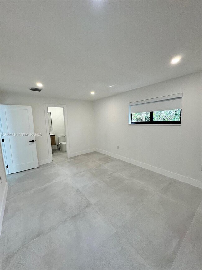 Building Photo - 3335 SW 65th Ave