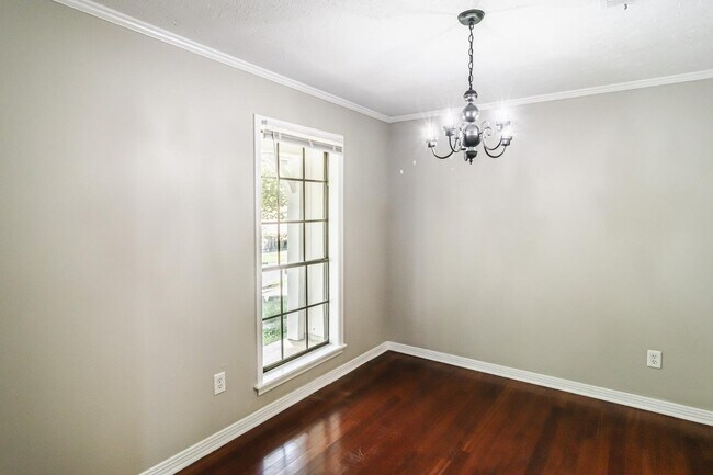 Building Photo - 703 Parker Dr
