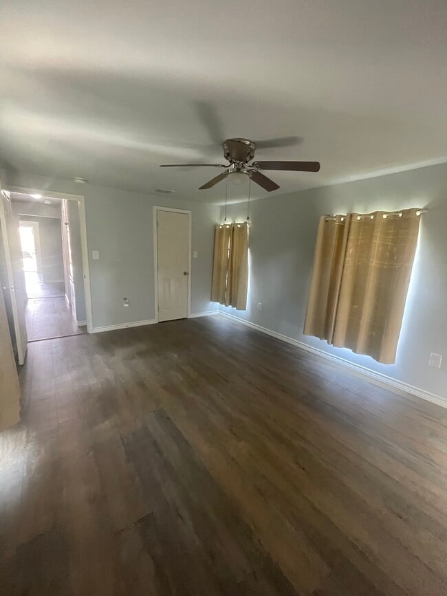 Building Photo - 309 W Ave A