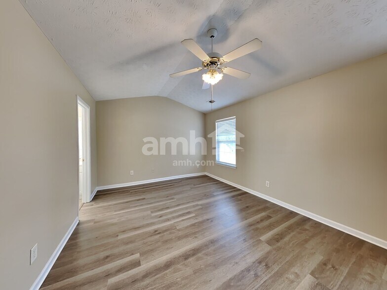 Building Photo - 2533 Plymouth Way